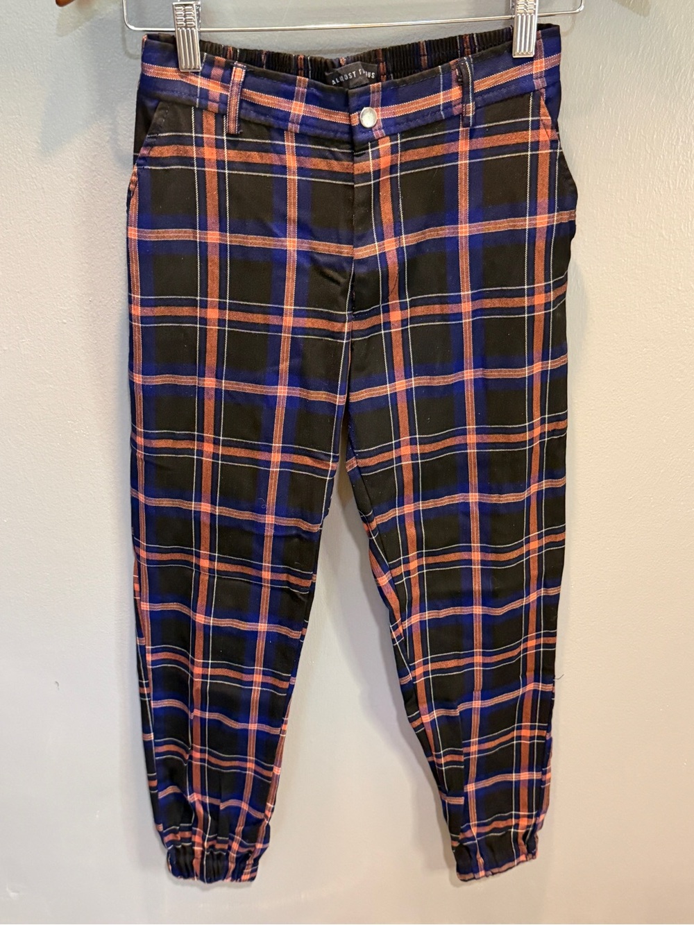 ALMOST FAMOUS BLUE/ORANGE PLAID JOGGER PANTS SZ S